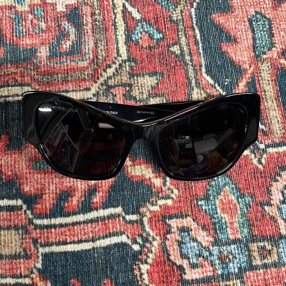 NWOT Balenciaga Cat Eye Sunglasses in Black main image 4
